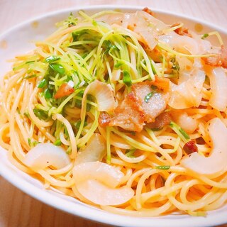 豆苗と豚カルビのパスタ